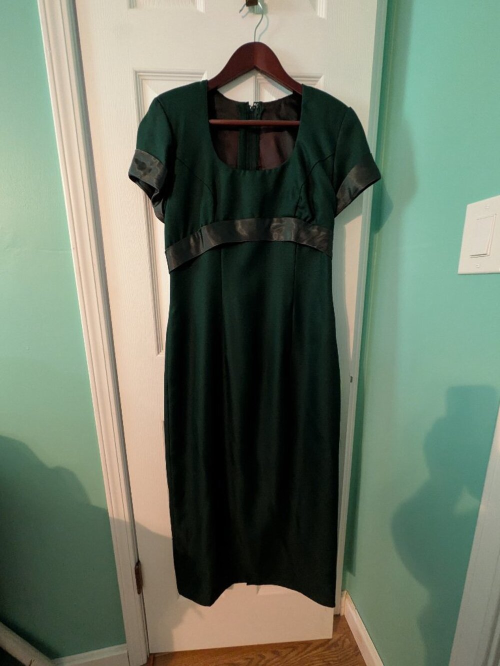 Elegant Emerald Forest Green Formal Midi Dress - Short Sleeve Empire Waist Eveni